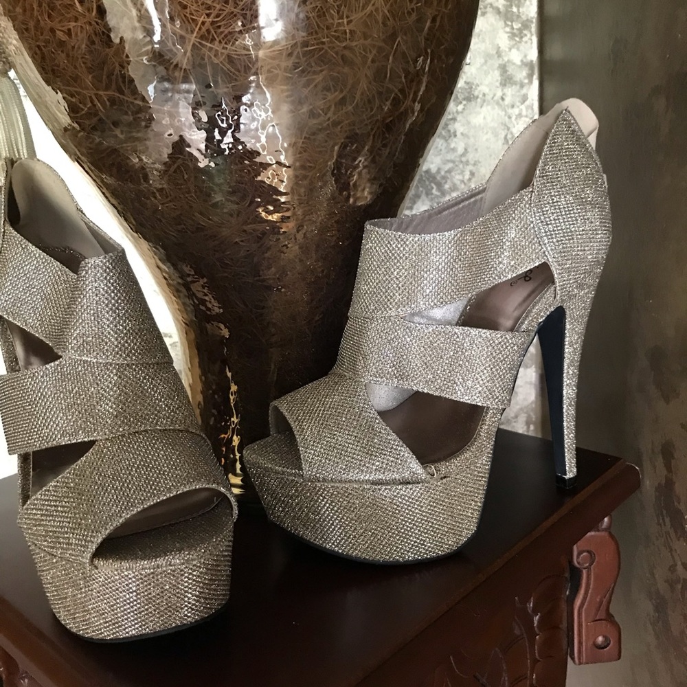 Gold 6 Inch Shoes - Picture 2 of 4